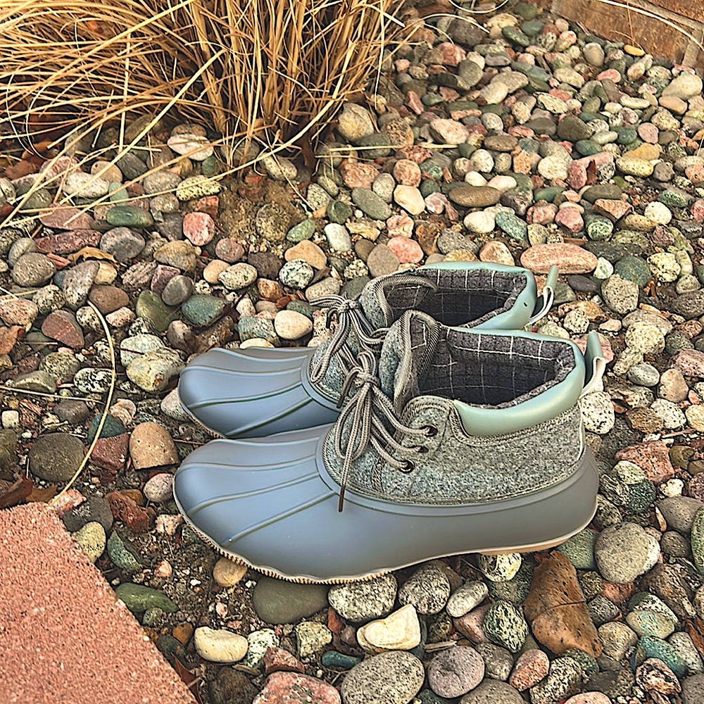 Gypsy Jazz “Quack” Gray Women’s size 8 Lace up Boots